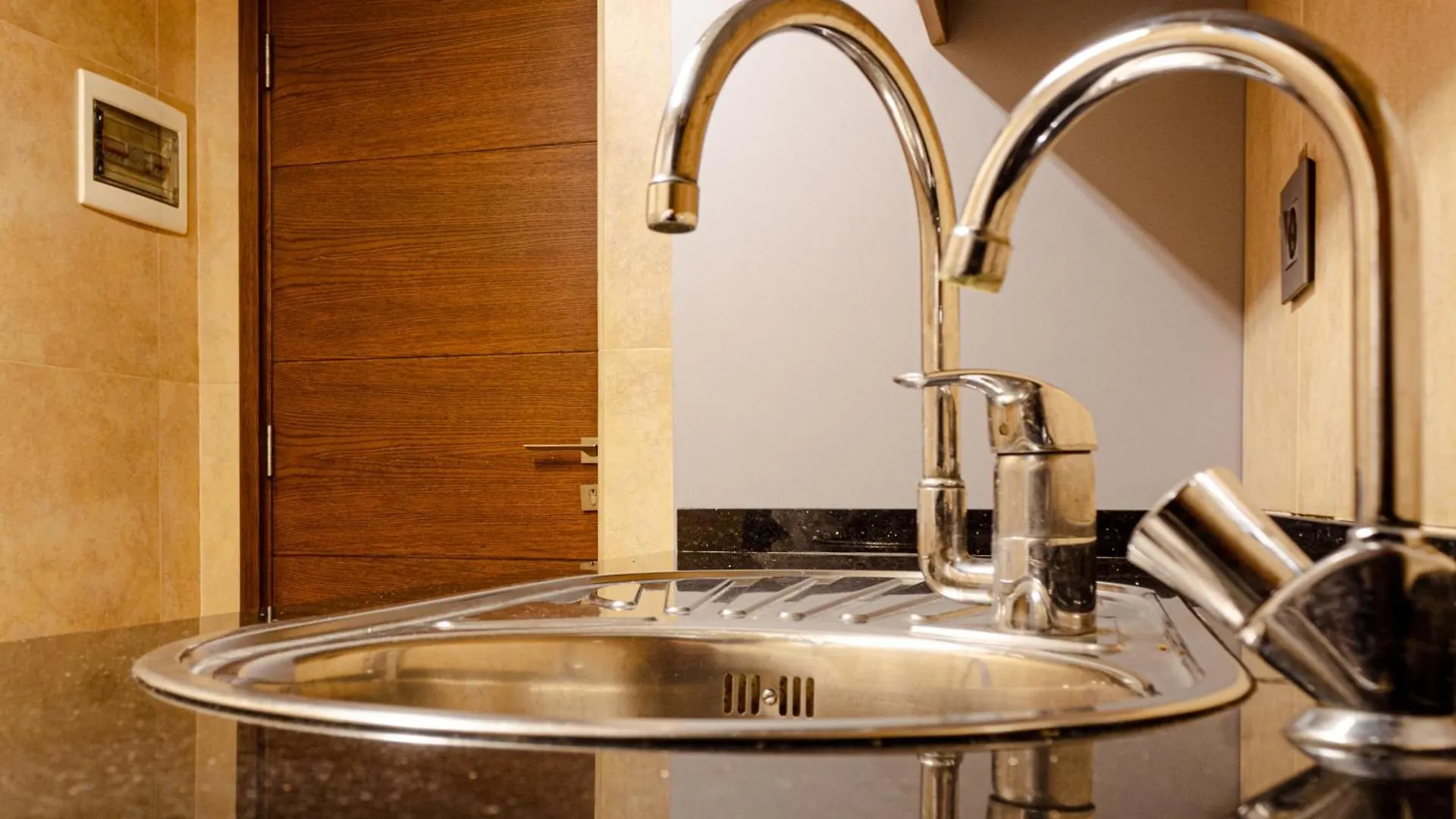 Britannia Suites Beirut 4*,