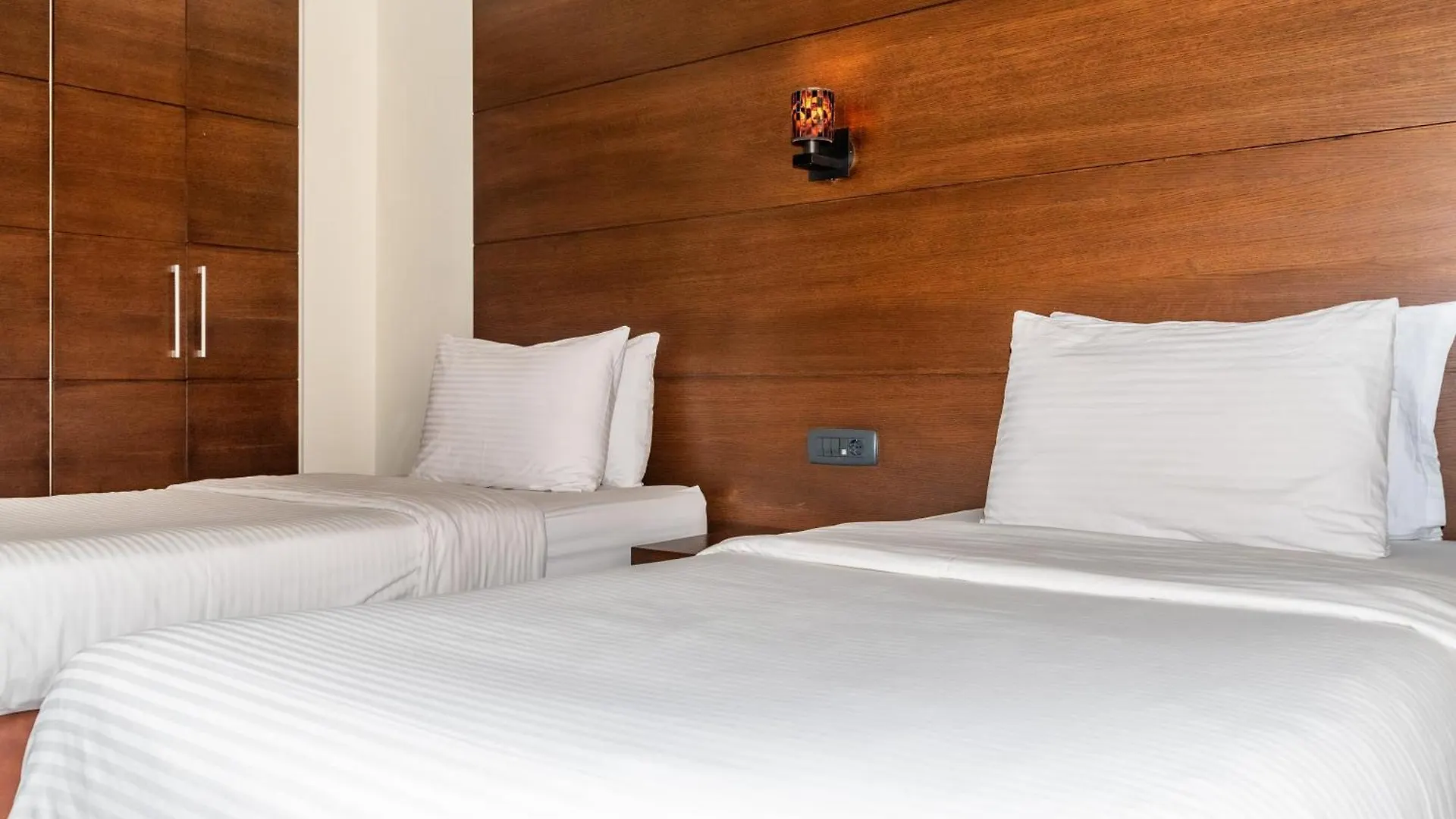 **** Aparthotel Britannia Suites Beirut Lebanon
